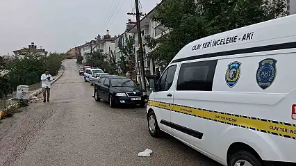 Otomobilinden indikten sonra yere düşen şahıs hayatını kaybetti