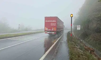 Bolu Dağı'nda sis ve yağış etkili oluyor