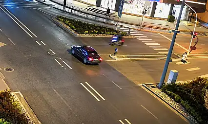 Çarptığı aracın camından içeri girmişti, o anlar kamerada