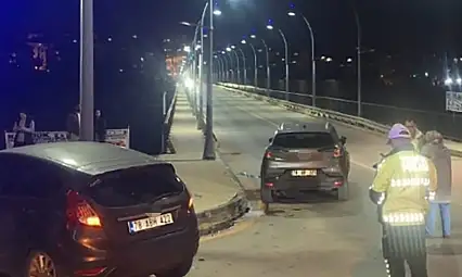 Karabük'te kavşakta iki otomobil çarpıştı: 2 yaralı