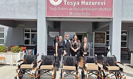 Kastamonu'da öğrenciler, ihtiyaç sahipleri için tekerlekli sandalye aldı