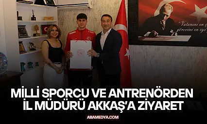 Milli Sporcu ve Antrenörden İl Müdürü Akkaş'a Ziyaret