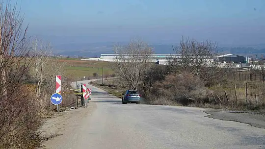 Yolu ulaşıma kesti