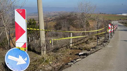 Yolu ulaşıma kesti