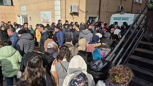 'Biz yanıyoruz, itfaiye gönderin'