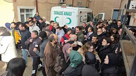 'Biz yanıyoruz, itfaiye gönderin'