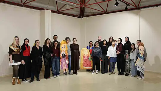 'Çocukluk Düşleri' kişisel sergisi sanatseverlerle buluştu