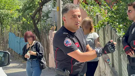 'Dur' ihtarına uymayan sürücü, kadınları araçta bırakıp kaçtı