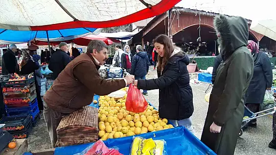 Öğrencileri ödüllendirdi