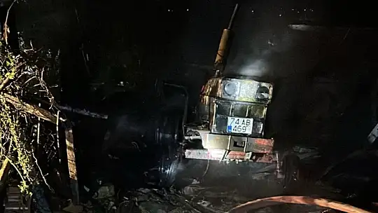 Yıldırım düştü yangın çıktı