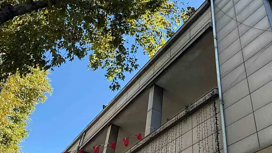 12 metre yükseklikteki çatıdan düşen işçi ağır yaralandı