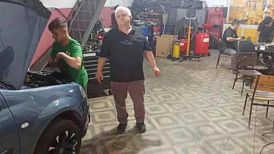 12 yaşında girdiği sanayide 45 yıl devirip 20'den fazla usta yetiştirdi