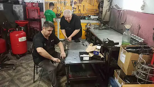 12 yaşında girdiği sanayide 45 yıl devirip 20'den fazla usta yetiştirdi