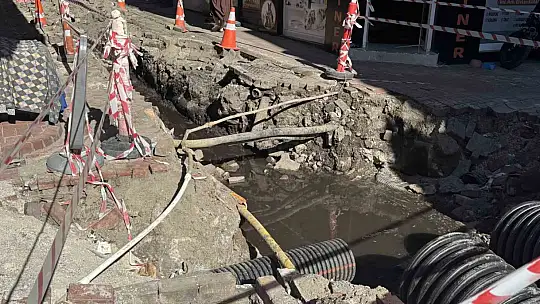 15 gün önce açılan çukur esnafı çileden çıkarttı