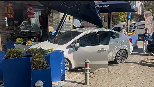 15 milyon liralık cipe çarpmamak için manevra yaptı, tatlıcı dükkanına böyle girdi