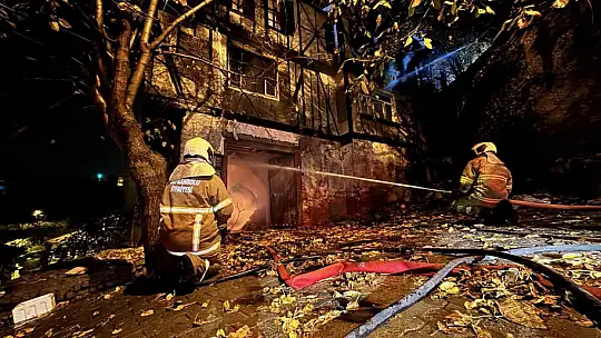 150 yıllık tarihi konakta çıkan yangın söndürüldü