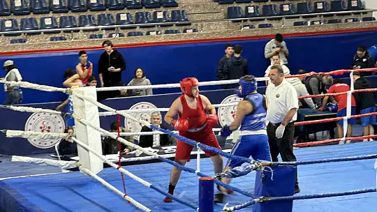 160 boksör ringe çıktı, Buse Naz Çakıroğlu sporculara destek verdi