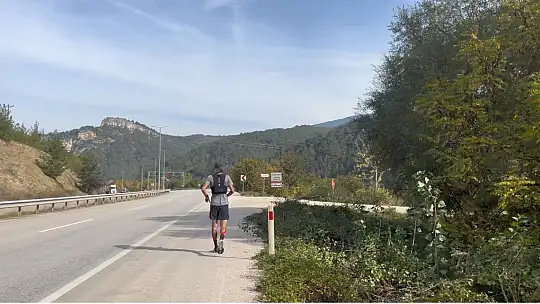 17 yaşındaki Erdem, Cumhuriyet için 103 kilometre koştu