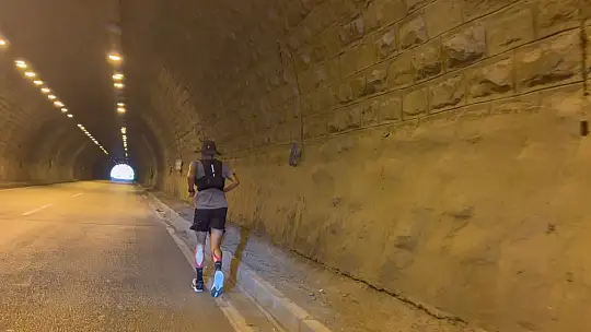 17 yaşındaki Erdem, Cumhuriyet için 103 kilometre koştu