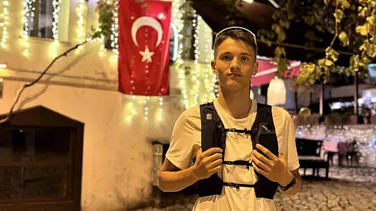 17 yaşındaki Erdem, Cumhuriyet için 103 kilometre koştu