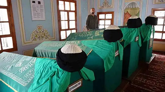 195 yıllık tarihi cami halvet odalarıyla dikkat çekiyor