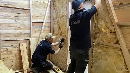 Polis memurları deprem bölgesi için çalışıyor