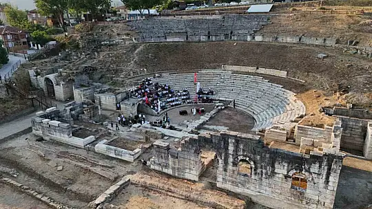 2 bin 300 yıllık amfide meclis toplantısı