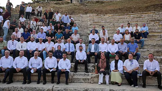 2 bin 300 yıllık amfide meclis toplantısı