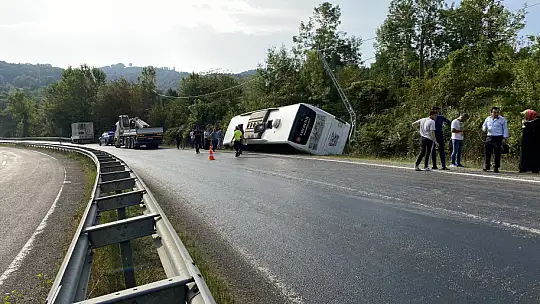 Yolcu otobüsü devrildi
