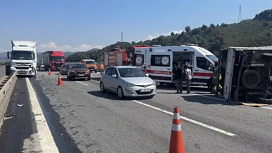 2 tır ve 1 kamyonetin karıştığı kazada 1 kişi yaralandı
