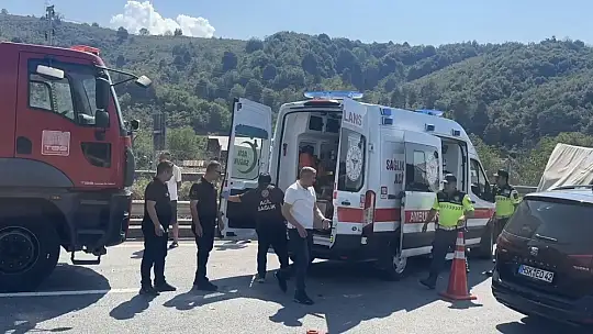 2 tır ve 1 kamyonetin karıştığı kazada 1 kişi yaralandı