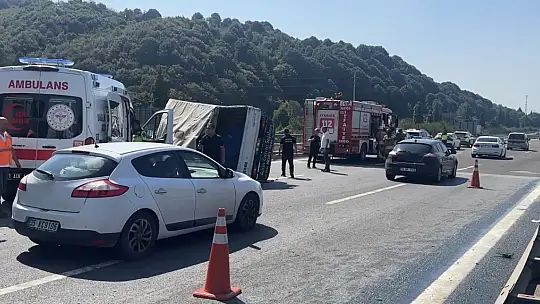 2 tır ve 1 kamyonetin karıştığı kazada 1 kişi yaralandı