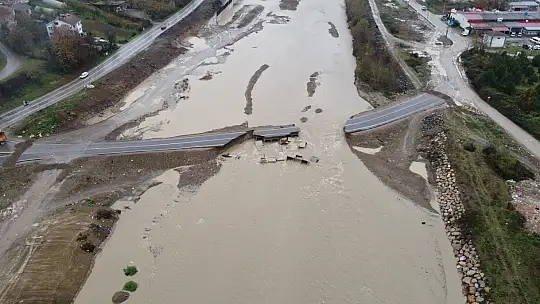 Kozcağız'da geçici servis yolu yıkıldı 