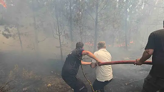 30 kilometre çapında yayılan yangında bin 306 kişi tahliye edildi