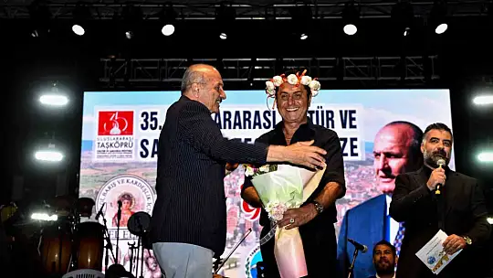 Sarımsak Festivali'nde Merve Özbey ve Hasan Yılmaz rüzgarı esti