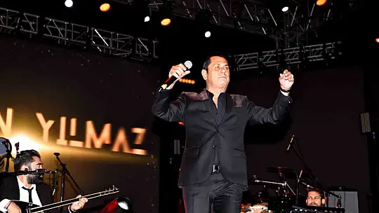Sarımsak Festivali'nde Merve Özbey ve Hasan Yılmaz rüzgarı esti
