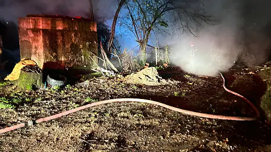 Yıldırım düştü yangın çıktı