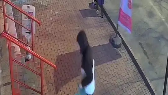 42 dakika bekleyip, motosikletin paspasını çalan hırsız 5 bin liralık bağışla kurtuldu