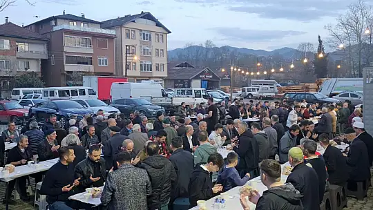 Eskihamidiye'de yüzlerce kişi iftarda buluştu