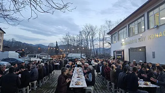 Eskihamidiye'de yüzlerce kişi iftarda buluştu