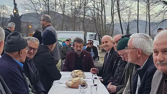 Eskihamidiye'de yüzlerce kişi iftarda buluştu