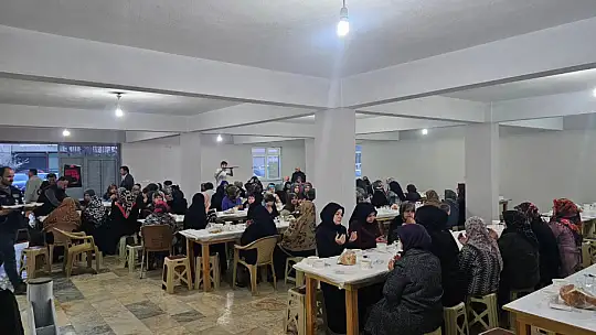 Eskihamidiye'de yüzlerce kişi iftarda buluştu