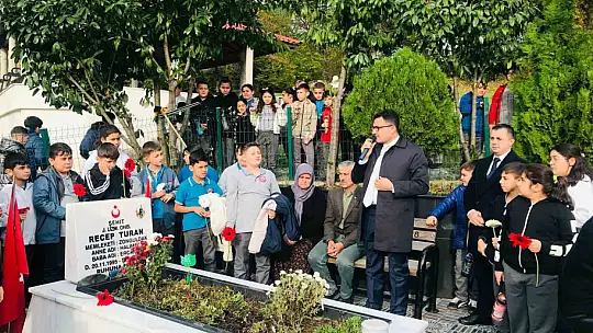 5. sınıf öğrencilerinden şehit Recep Turan'ın kabrine anlamlı ziyaret