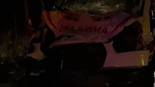 Bartın'da ambulans kaza yaptı