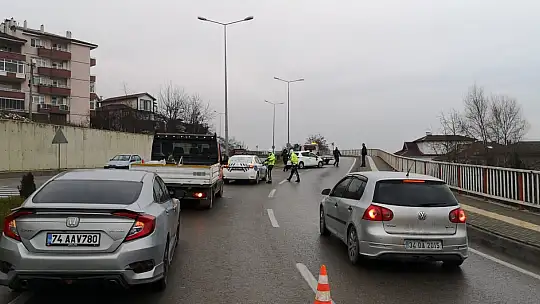 Kontrolden çıkıp karşı şeride devrildi