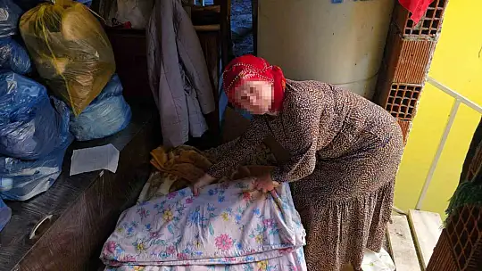6 yıllık boşanma davasının ardından evden tahliye edilen kadın çatıya sığındı