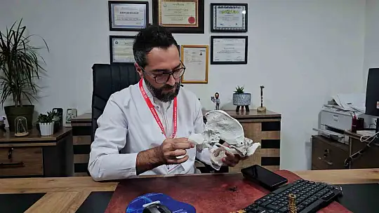 60 yaşındaki kadın 3D yazıcıyla üretilen kalça proteziyle sağlığına kavuştu