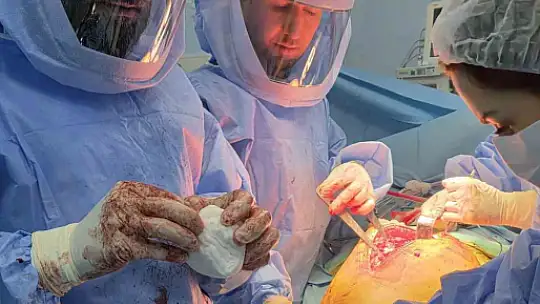 60 yaşındaki kadın 3D yazıcıyla üretilen kalça proteziyle sağlığına kavuştu