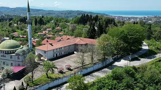 7 yıldır kapalı olan okul yıkıldı