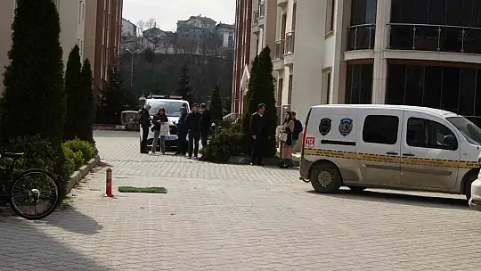 8'inci kattaki balkondan düştü